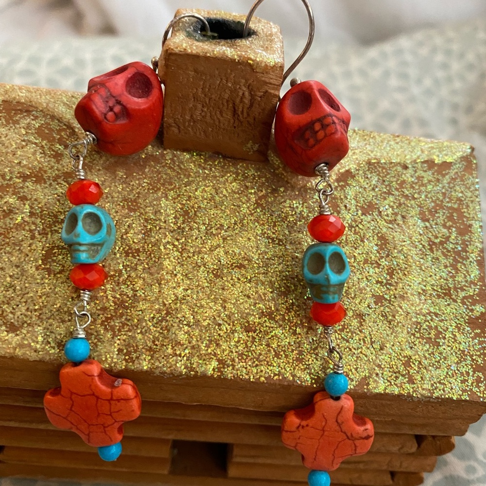 Good quality. like turquoise/coral but isn’t.